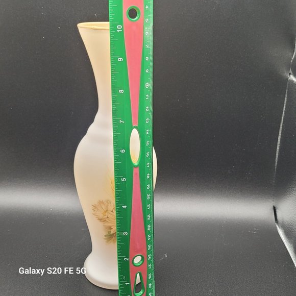 Vintage White Satin Frosted Vase Made In Italy Wheat And Flower Design 10” - Picture 9 of 10